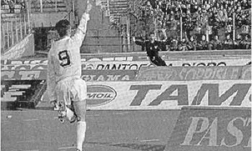 Lazio-Roma, 15 gennaio 1989, il dito medio di Paolo Di Canio verso la Sud